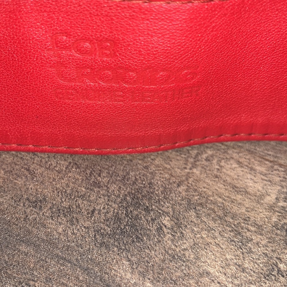 VINTAGE FOB TRADING RED WITH GOLD COLORED BUCKLE - Picture 4 of 4